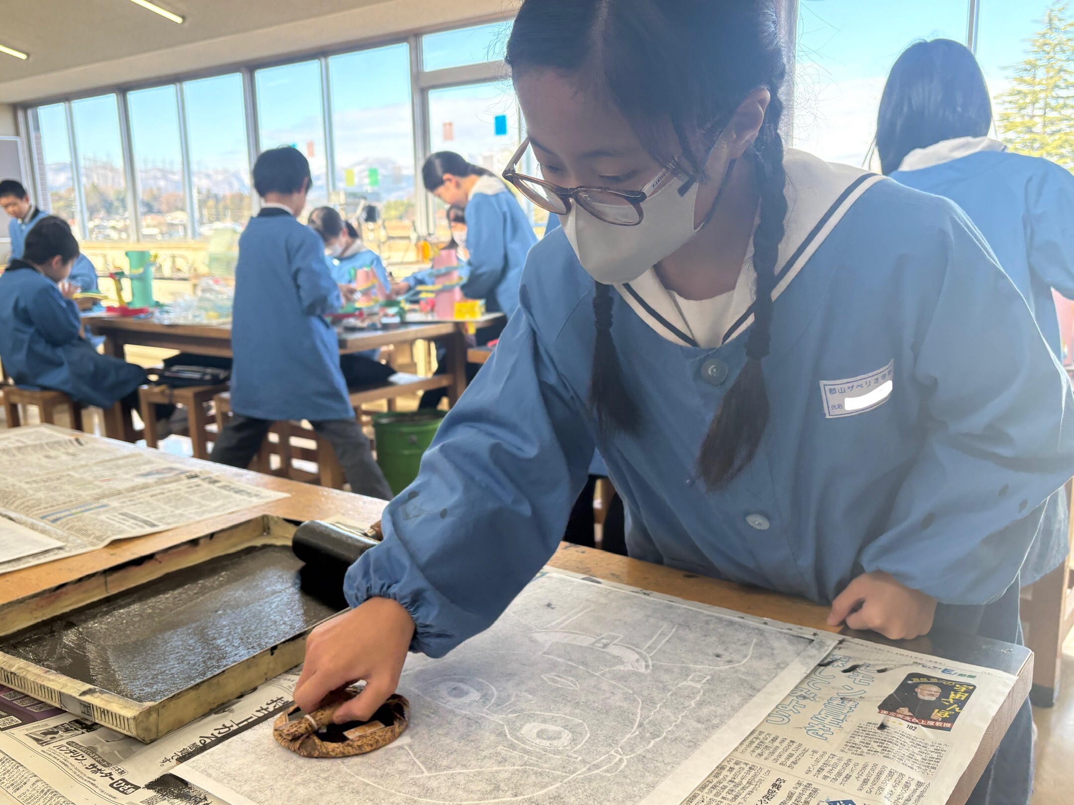 4年生】自画像版画を作製しました！ - 郡山ザベリオ学園 小学校