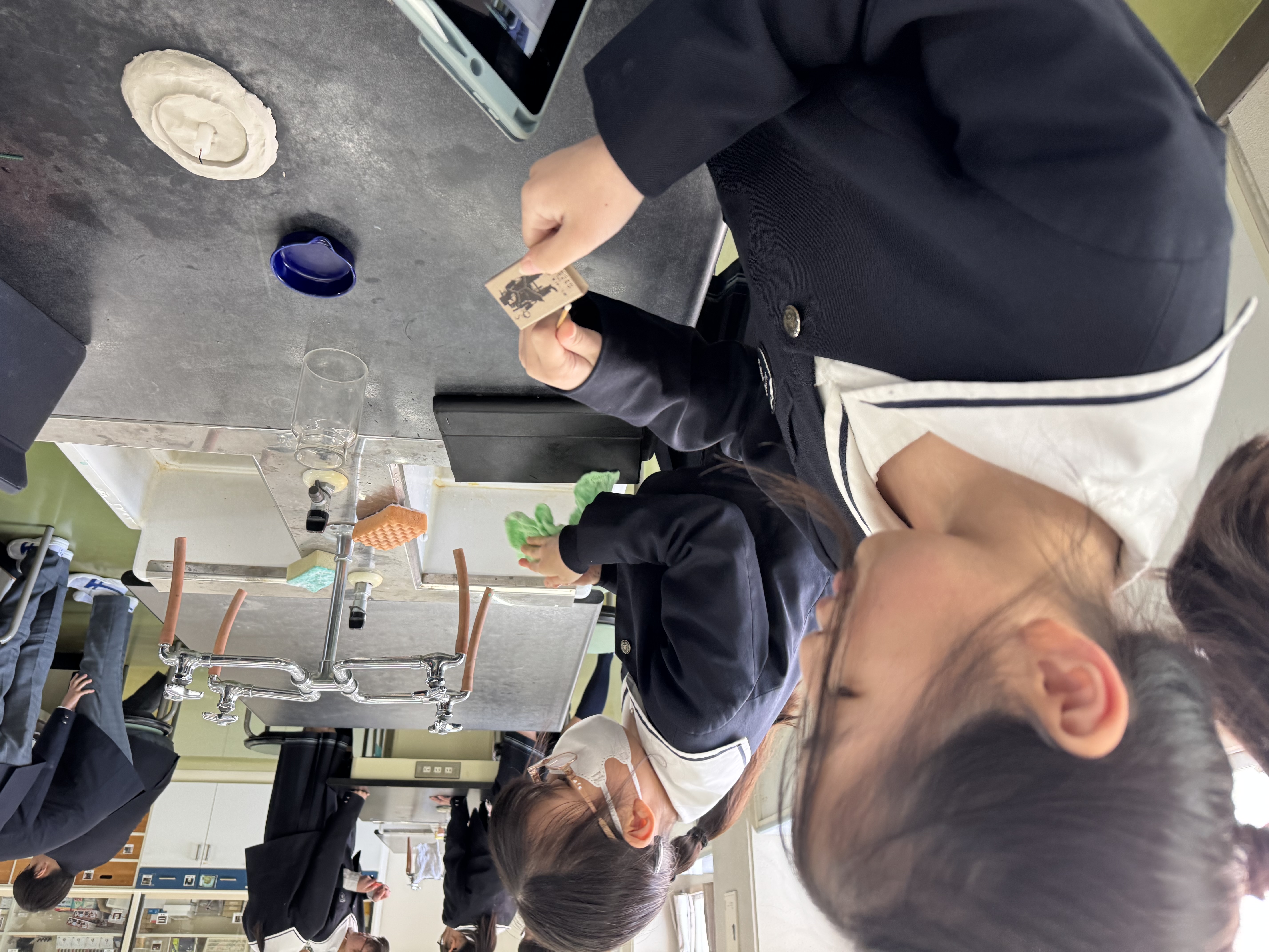 6年生】理科の実験「ものの燃え方」 - 郡山ザベリオ学園 小学校